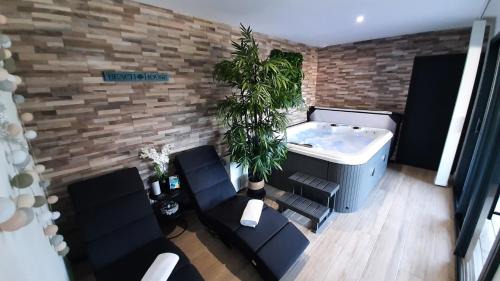 Saint Laurent de la Pree Apartment | Casa Aix Keys avec jacuzzi privatif proche plages et Golf
