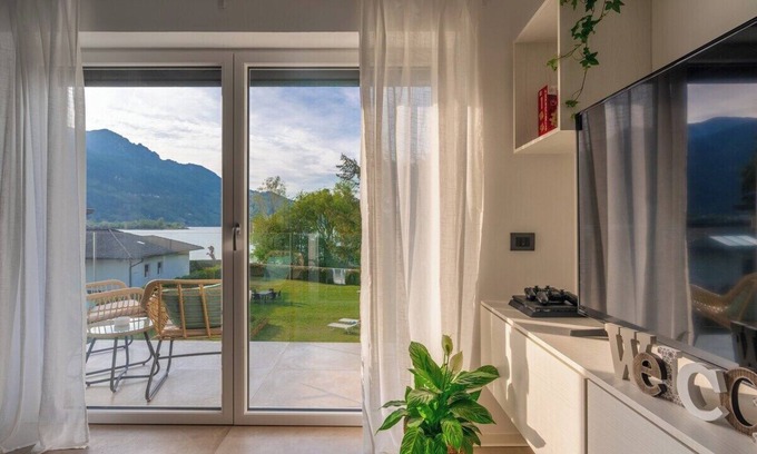 Calceranica al Lago Apartment | Casa al lago di TSS'- Lakefront - Large Garden - Perfect for Families and Groups