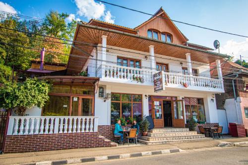 Baia de Arama House | Casa Albă