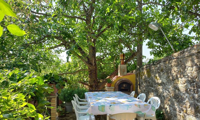 Azcona Cottage | Casa Albaitar, Rural accommodation with garden