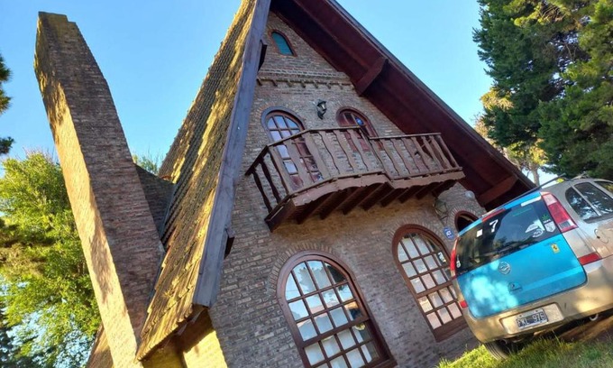 Villa Gesell House | Casa Alpina espaciosa a 2 cuadras del centro de Villa Gesell y a 5 de la playa