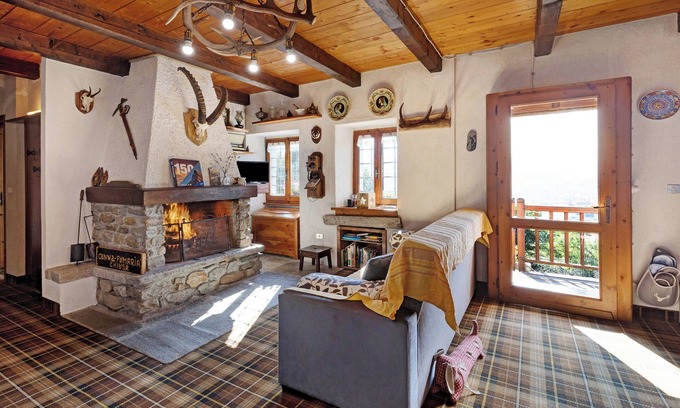 Crevoladossola House | Casa Alpinone: detached rustic house in the countryside with private garden and orchard