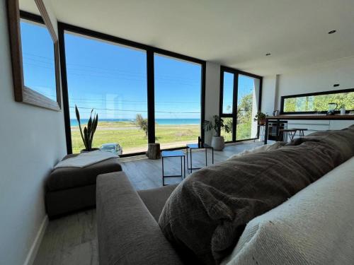 Colonia Chapadmalal House | Casa Altamar - Casa Con Vista Al Mar en Playa Cruz del Sur, Chapadmalal Para 6 PAX Con Parrilla y Cochera - Hola Sur