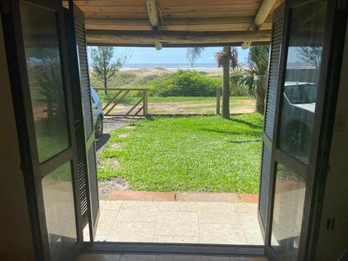 Arroio do Sal House | Casa Amarela a Beira Mar entre Arroio do Sal e Torres