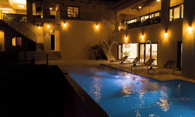 Playa Hermosa Villa | Casa Amarillo Jaco Costa Rica