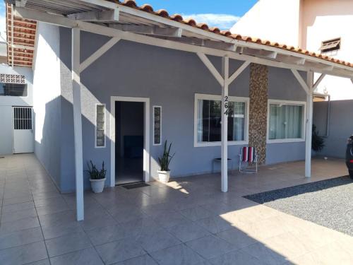 Enseada House | Casa ampla com 3 quartos com ar condicionado a 50mts da praia