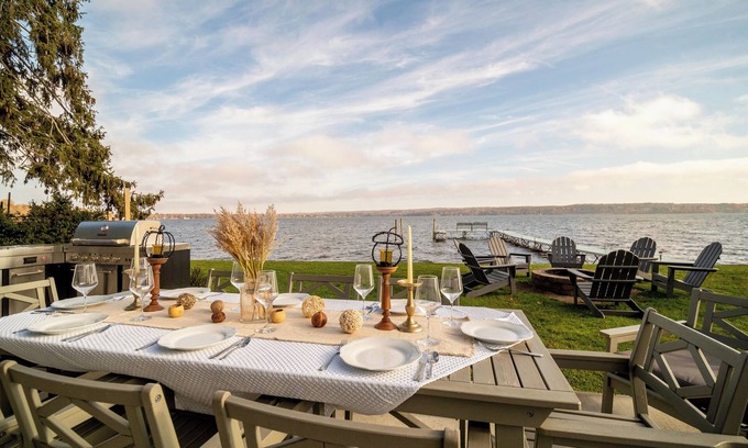 Mayville House | Casa Andante - Lakefront Escape