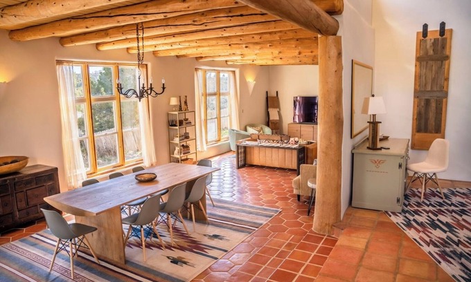 Valdez House | Casa Angel - 3 Bedroom Pet Friendly Home with Amazing Valley and Mountain Views