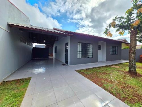 Vila Yolanda House | Casa ao lado da Av Das Cataratas com quintal