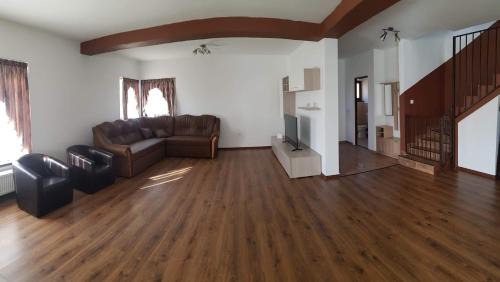 Beclean House | Casa Aurora