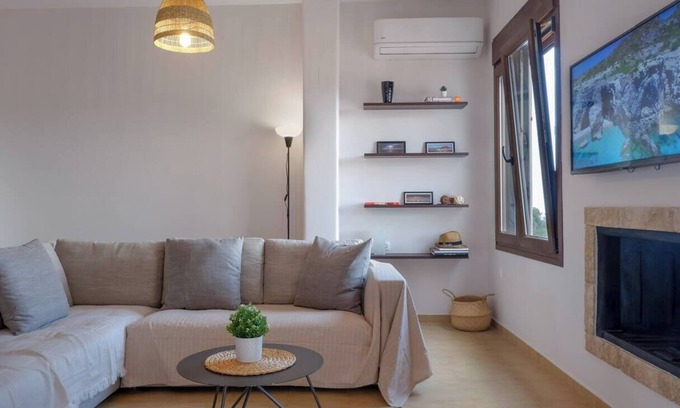 Afandou Villa | Casa Avgerinou: Hilltop Retreat with Breathtaking Sea Views & Proximity