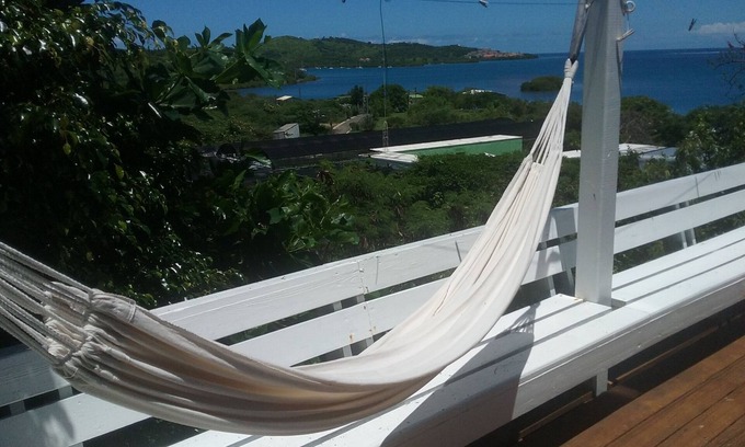 Culebra Pueblo House | Casa Azul ~Beautiful Bay Views WiFi, Netflix & Beach Gear included