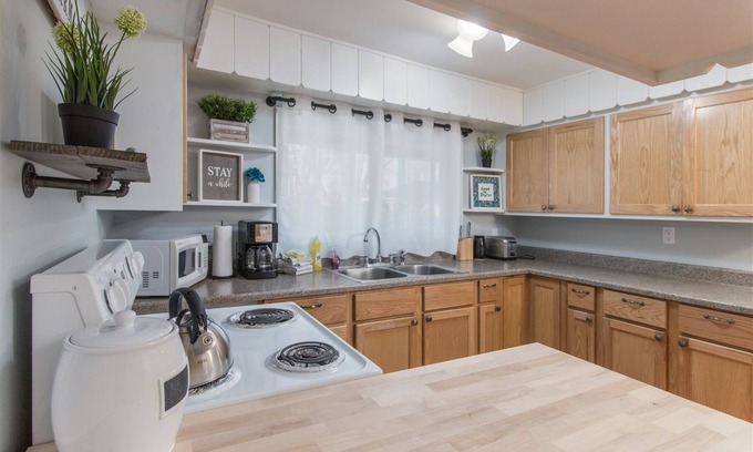 Panguitch House | Casa Azul - Centrally located in Panguitch town with easy access
