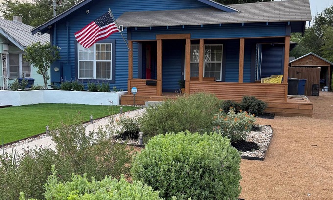 Denver Heights House | Casa Azul - Downtown Bungalow - Dog Friendly