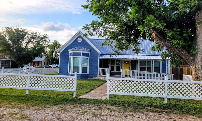 Junction House | Casa Azul - Sleeps 10