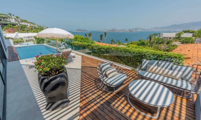 Las Brisas House | Casa Balam - Stunning Bay View from a Cozy Terrace