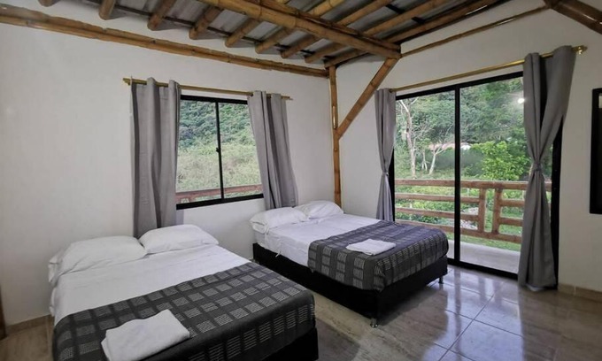 Sopetran House | Casa bambú con piscina cerca a santa fe