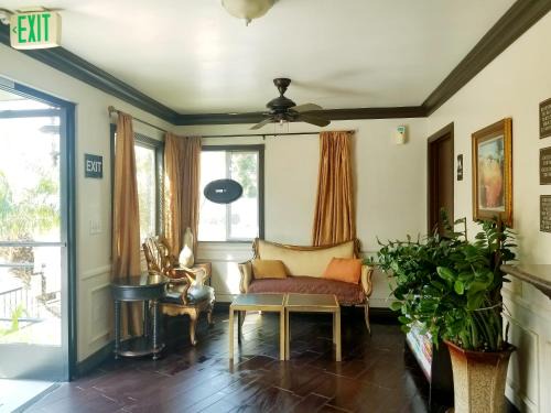 Pico-Union Hotel | Casa Bella Inn Downtown LA