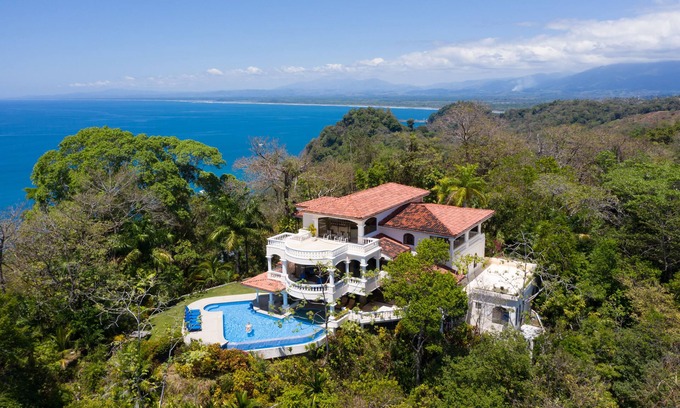 Manuel Antonio House | Casa Bella Vista- Home of Manuel Antonio's Most Famous View!