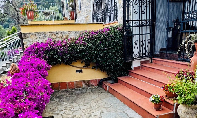 Diano Castello House | Casa Belvedere