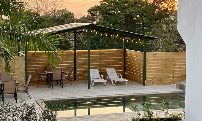 Manuel Antonio House | Casa Blanca: 6 Apartments, Central, Pool, Jacuzzi, Rancho & Secure Parking