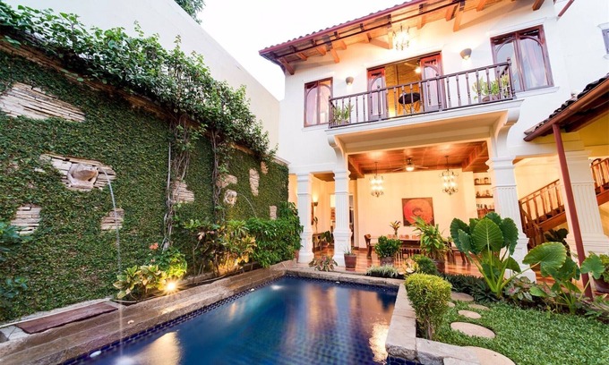 Granada Villa | Casa Blanca, Beautiful Restored 250 Year Old Villa. Oasis in Heart of Granada