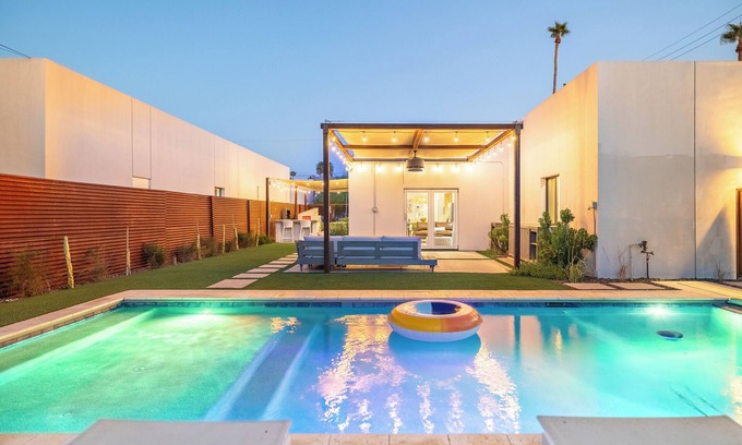 Phoenix House | Casa Blanca by AvantStay | Private Yard w/Pool, Patio + Bar | Prime Location