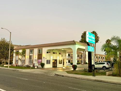 Cypress Hotel | Casa Blanca Express & Suites - Cypress, Buena Park
