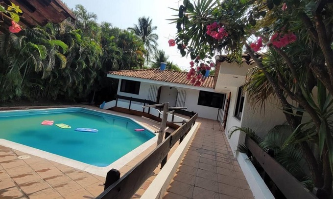 Puerto San Jose House | Casa Blanca