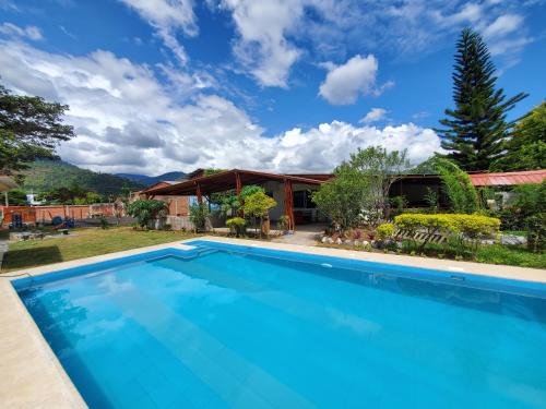 Sucua Hotel | CASA BLANCA HORTENCIA