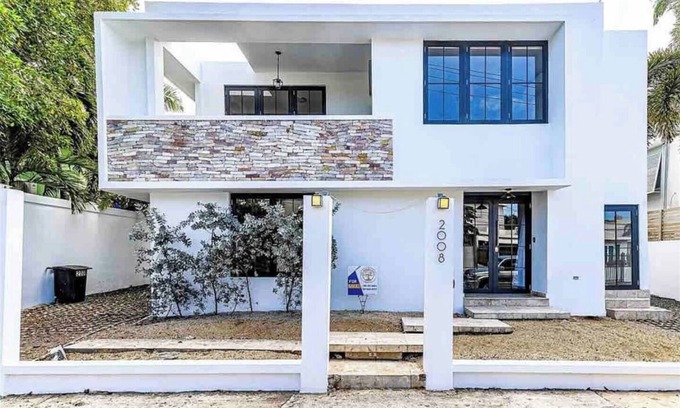 San Juan House | Casa Blanca: Luxury Home by the Beach