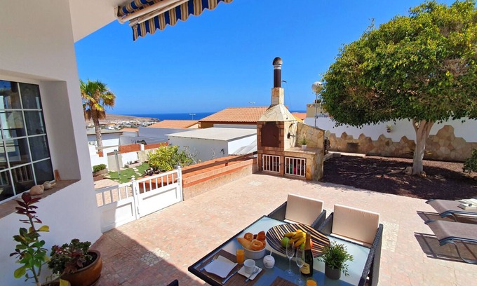 Tarajalejo House | Casa Blanca max. 4 persons -WiFi -with sea view -2 bedrooms