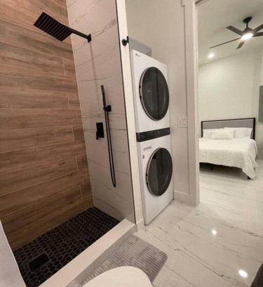 Sunshine Apartment | Casa Blanca Studio with Washer Dryer