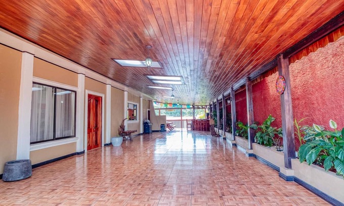 Daniel Flores House | CASA BONANZA PEREZ ZELEDON