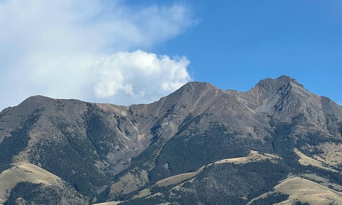 Emigrant House | Casa Bonita house w/stunning views, Rustic UNIQUENESS quiet mountain retreat!