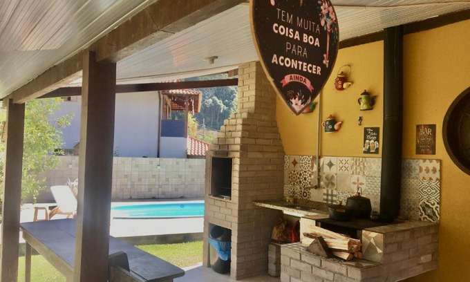 Sao Pedro da Serra House | Casa bonita na serra com piscina lareira e hidro na rua principal