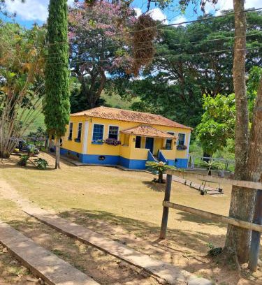 Sacra Familia do Tingua House | Casa de fazenda com lago