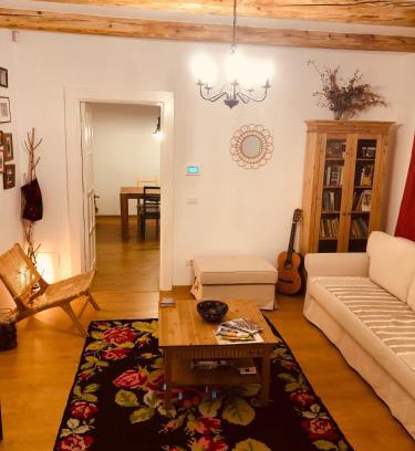 Ucea de Jos House | Casa bunicilor