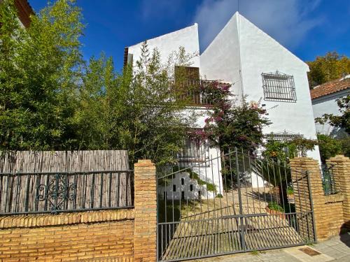 Aracena House | Casa céntrica con bonito jardín con 3 dormitorios