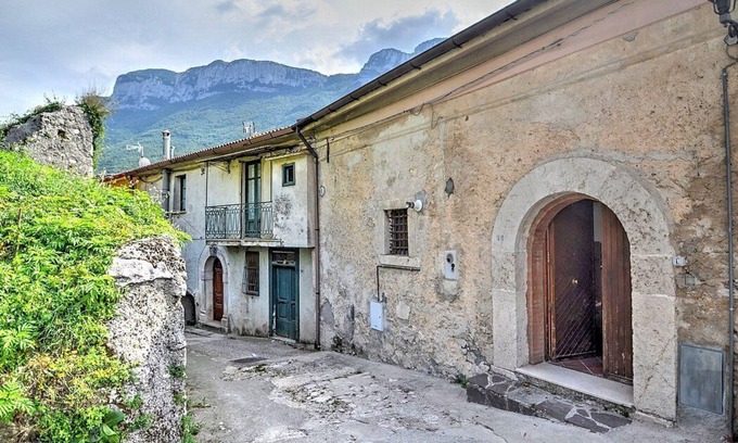 Sicignano degli Alburni House | Casa Candia: A characteristic and welcoming two-story independent house situated in the heart of the Cilento, Vallo di Diano and Alburni National Park.