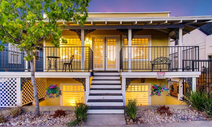 Bridgeview Apartment | Casa California - Backyard, BBQ, Firepit & Near Beaches