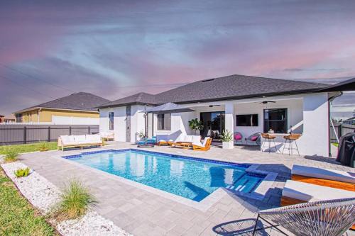 Diplomat House | Casa Capri - Heated Pool