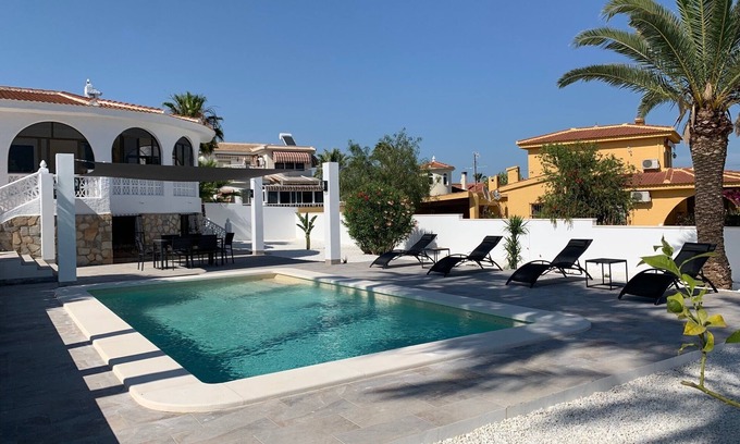 Quesada House | CASA CARLOS - Private Villa Detached with Pool
