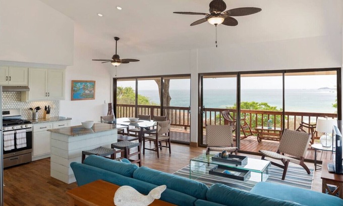 Rancho Santana House | Casa Carolina · Casa Carolina - Luxurious beach home in Santana