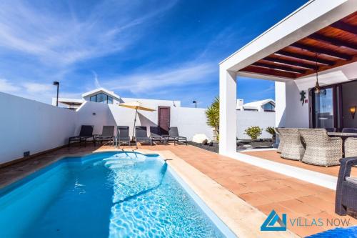 Playa Blanca Villa | Casa Carra - LH207 By Villas Now Ltd