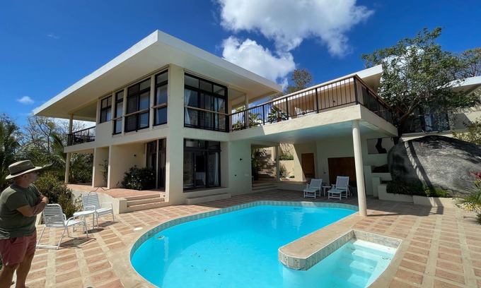 Puerto Real House | Casa Ceiba is a unique retreat in a quiet neighborhood in the hills of Vieques.