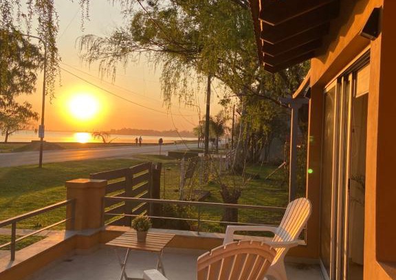 Chascomus House | Casa Chalet "La Roja" -vista a la laguna!-