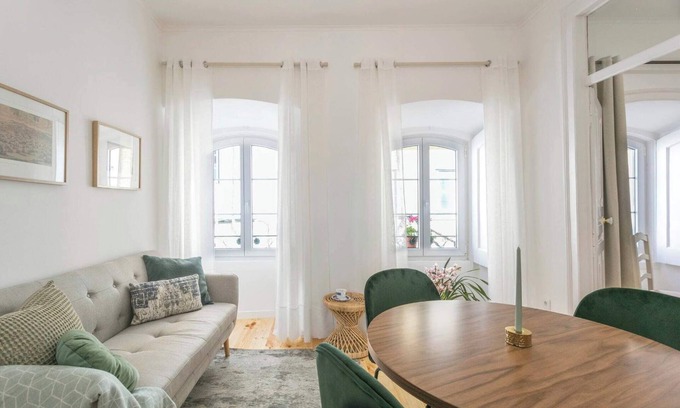 Mouraria Apartment | Casa Cheia de Graça: Charming 2-bedroom apartment in superb Lisboa with WiFi