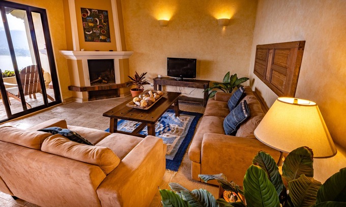 Santa Catarina Palopo Villa | Casa Cholotío lake view, modern, beach access