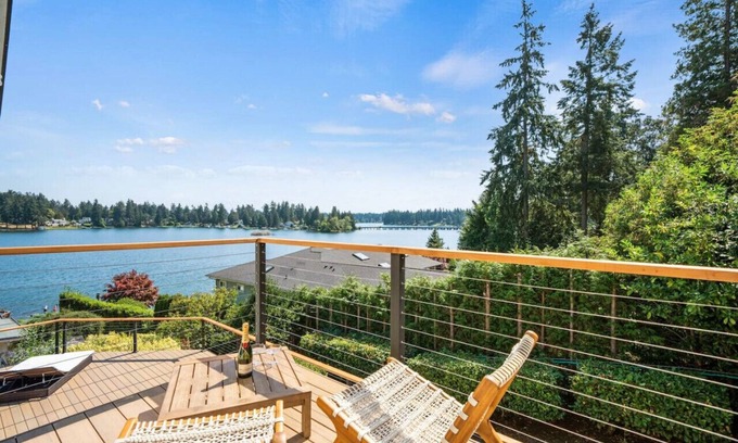 Lakewood Villa | Casa Cielo NEW! Steilacoom Lakefront Retreat